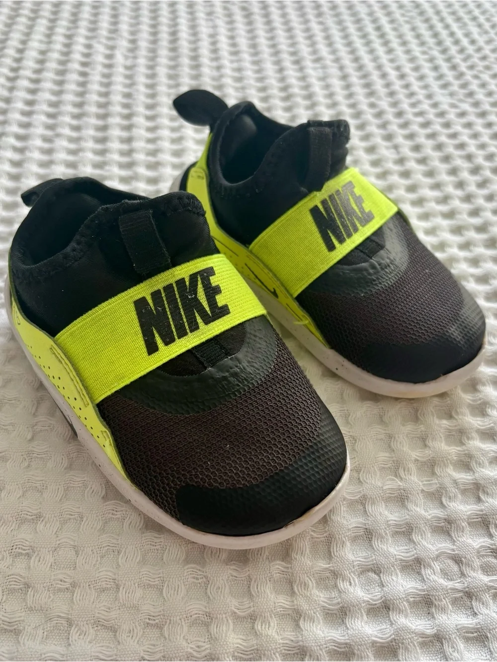 Nike Flex Runner 4 Toddler Sneaker Black Neon Yellow Slip-On Shoes Size 6C